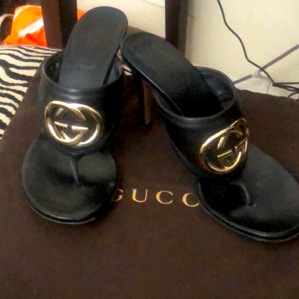 In search of these gucci shoes sz6